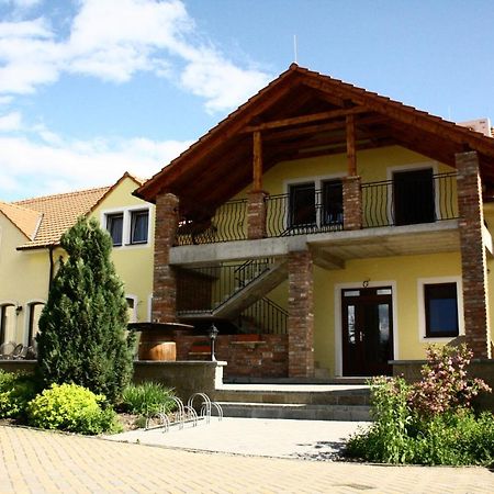 Penzion Siesta Valtice Buitenkant foto